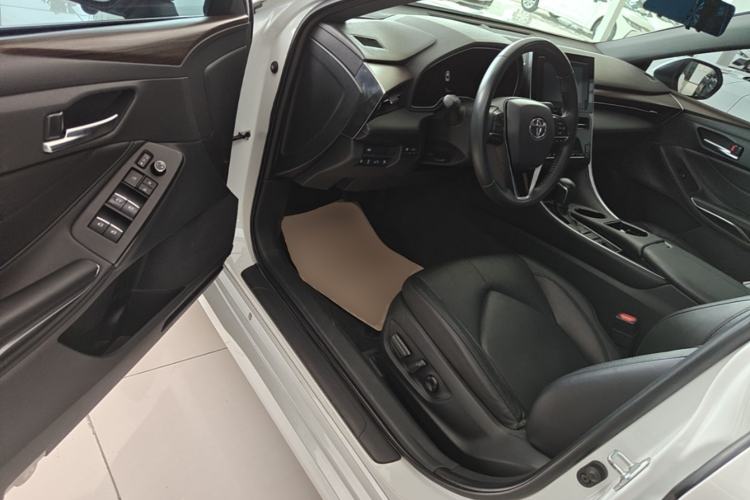Used Toyota Avalon 2023 2.0L Premium Edition Driver Seat