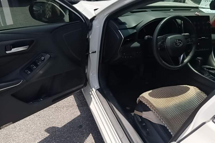 Used Toyota Avalon 2023 Dual-Engine 2.5L Luxury Edition Driver Seat