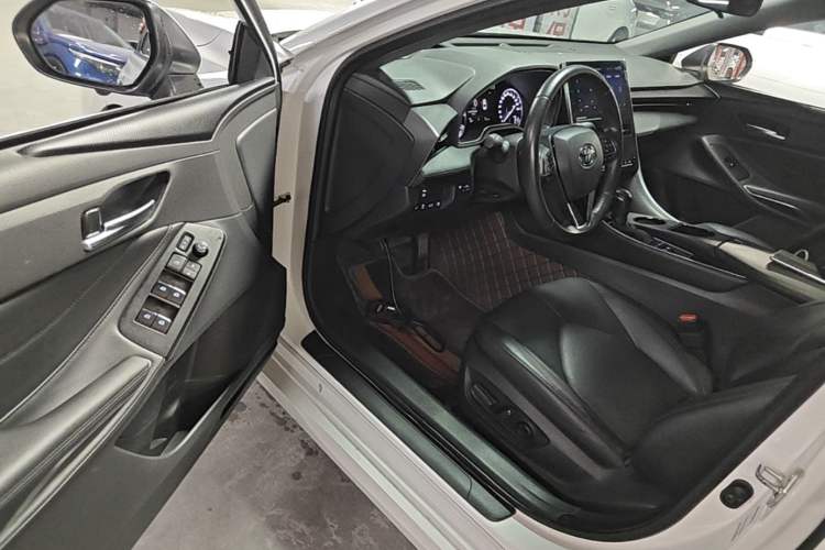 Used Toyota Avalon 2023 Dual-Engine 2.5L Luxury Edition Driver Seat