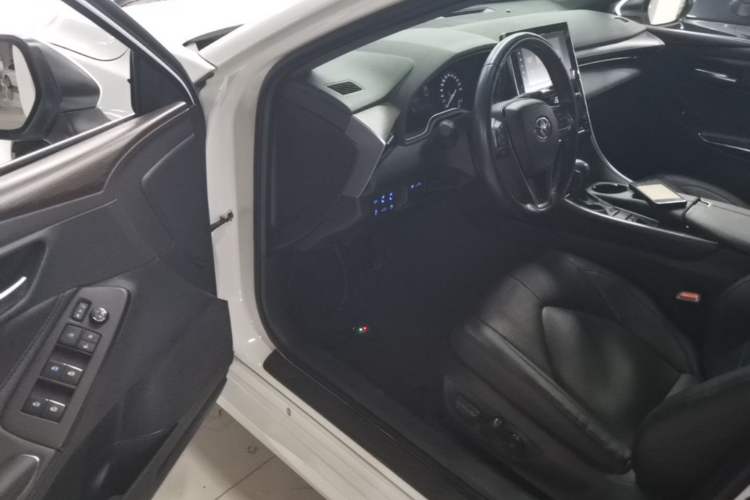 Used Toyota Avalon 2023 2.0L Premium Edition Driver Seat