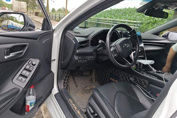 Used Toyota Avalon 2023 Dual-Engine 2.5L Luxury Edition Driver Seat