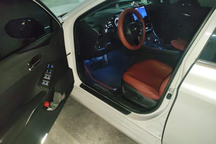 Used Toyota Avalon 2023 Dual-Engine 2.5L Luxury Edition Driver Seat
