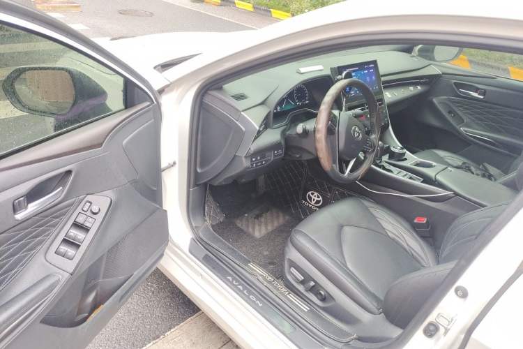 Used Toyota Avalon 2023 2.5L Touring Premium Edition Driver Seat