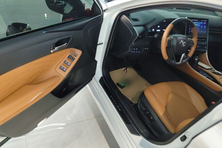 Used Toyota Avalon 2023 Dual-Motor 2.5L XLE Prestige Edition Driver Seat