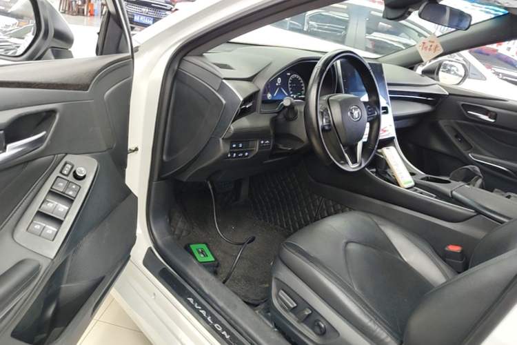 Used Toyota Avalon 2023 2.0L XLE Deluxe Edition Driver Seat