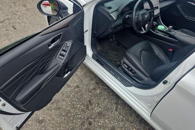 Used Toyota Avalon 2023 2.5L Touring Premium Edition Driver Seat