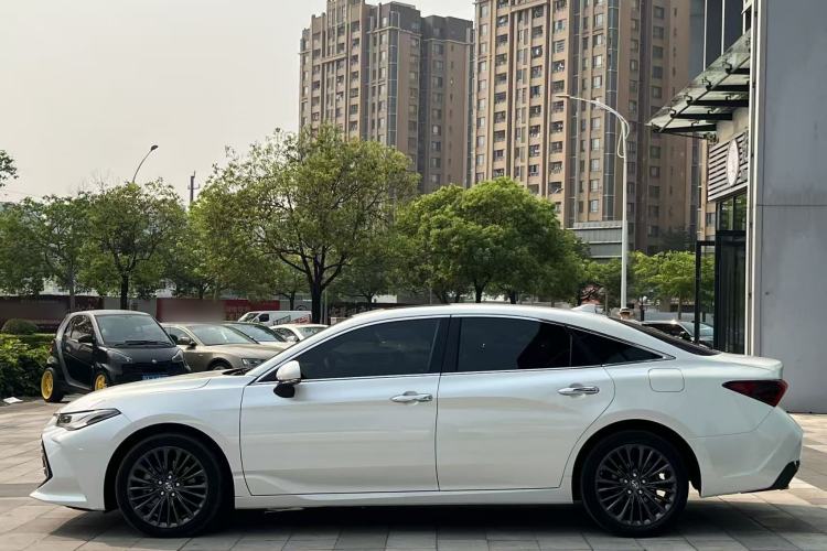 Used Toyota Avalon 2023 2.0L XLE Deluxe Edition Exterior 3