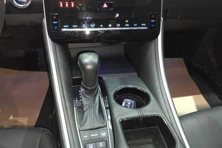 Used Toyota Avalon 2023 2.5L Luxury Edition Gear Lever