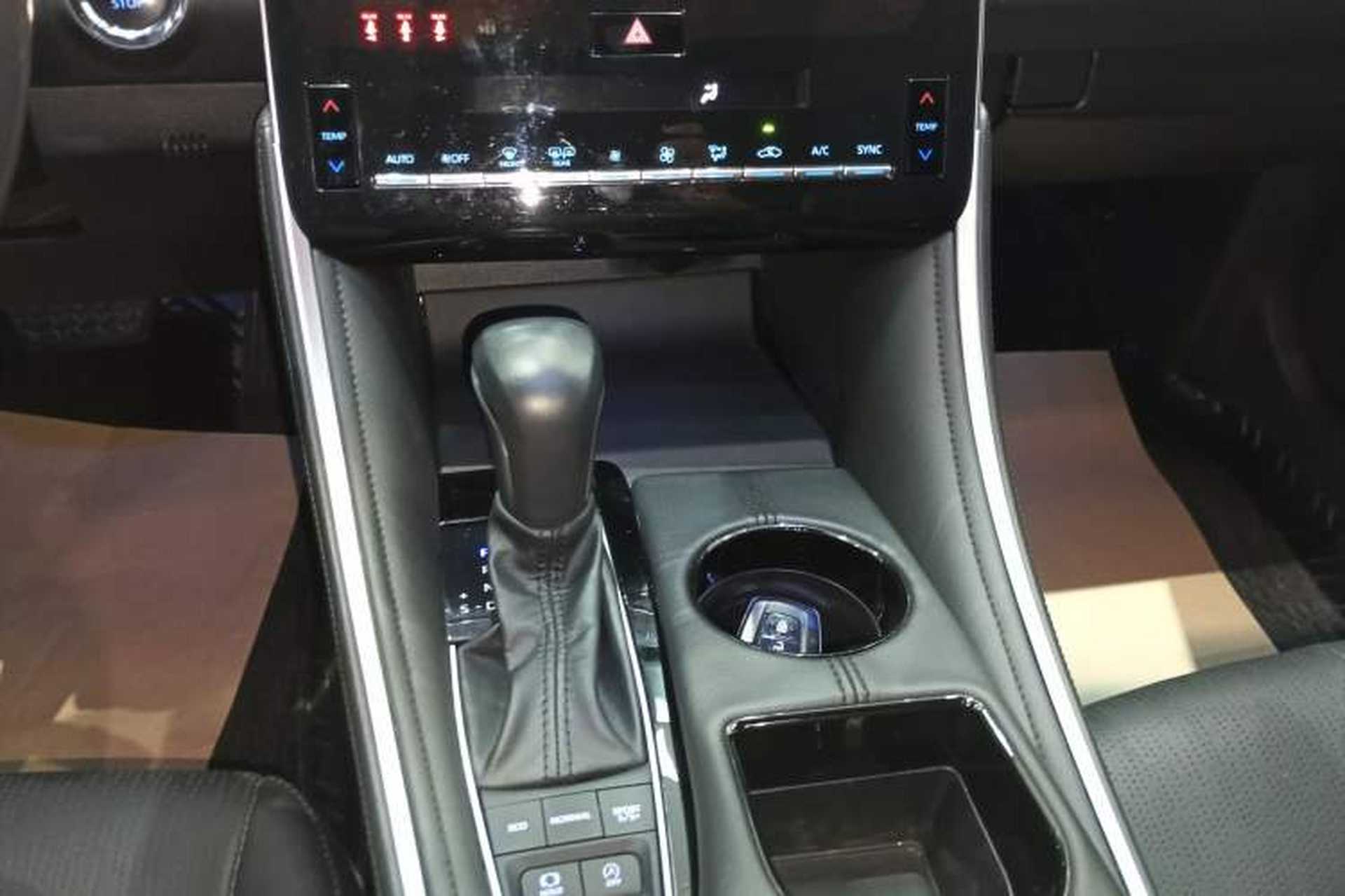 Used Toyota Avalon 2023 2.5L Luxury Edition Gear Lever
