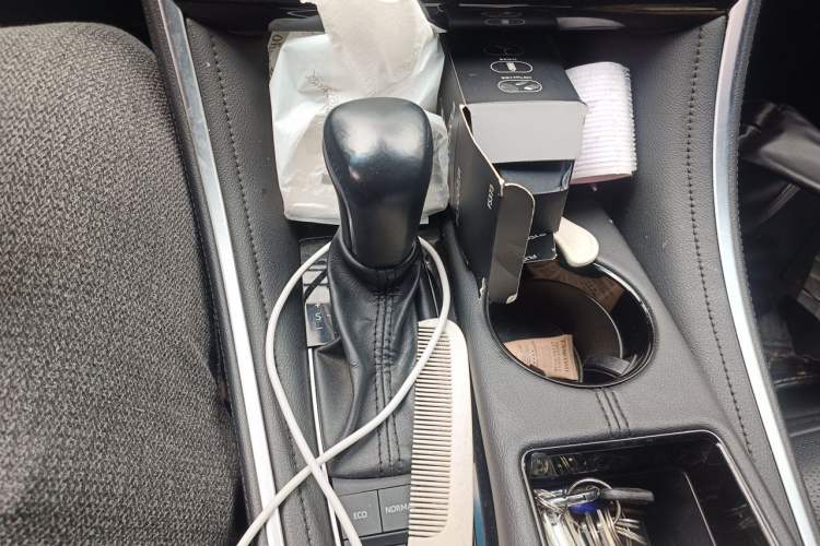 Used Toyota Avalon 2023 2.5L Luxury Edition Gear Lever
