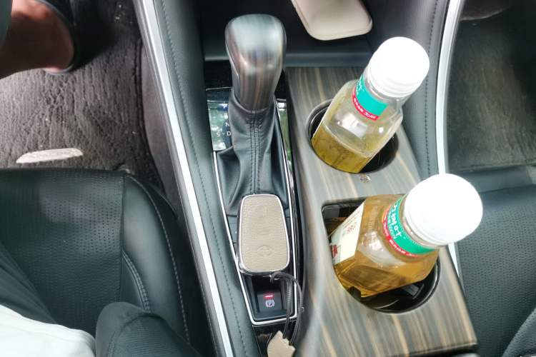 Used Toyota Avalon 2023 2.5L Luxury Edition Gear Lever