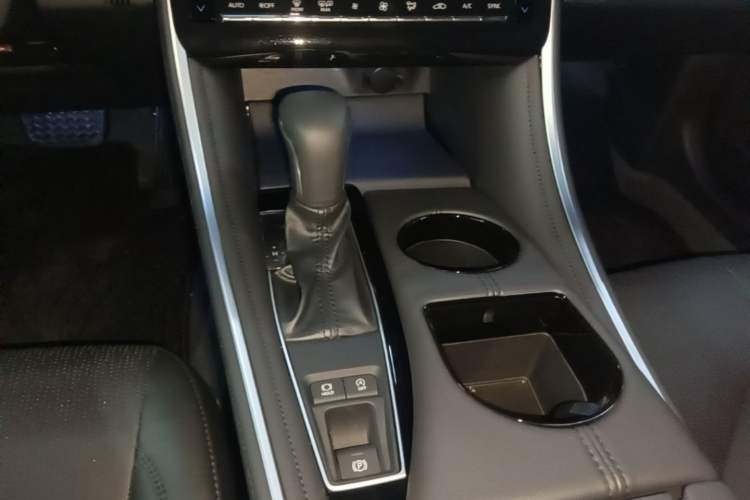 Used Toyota Avalon 2023 2.0L Luxury Edition Gear Lever