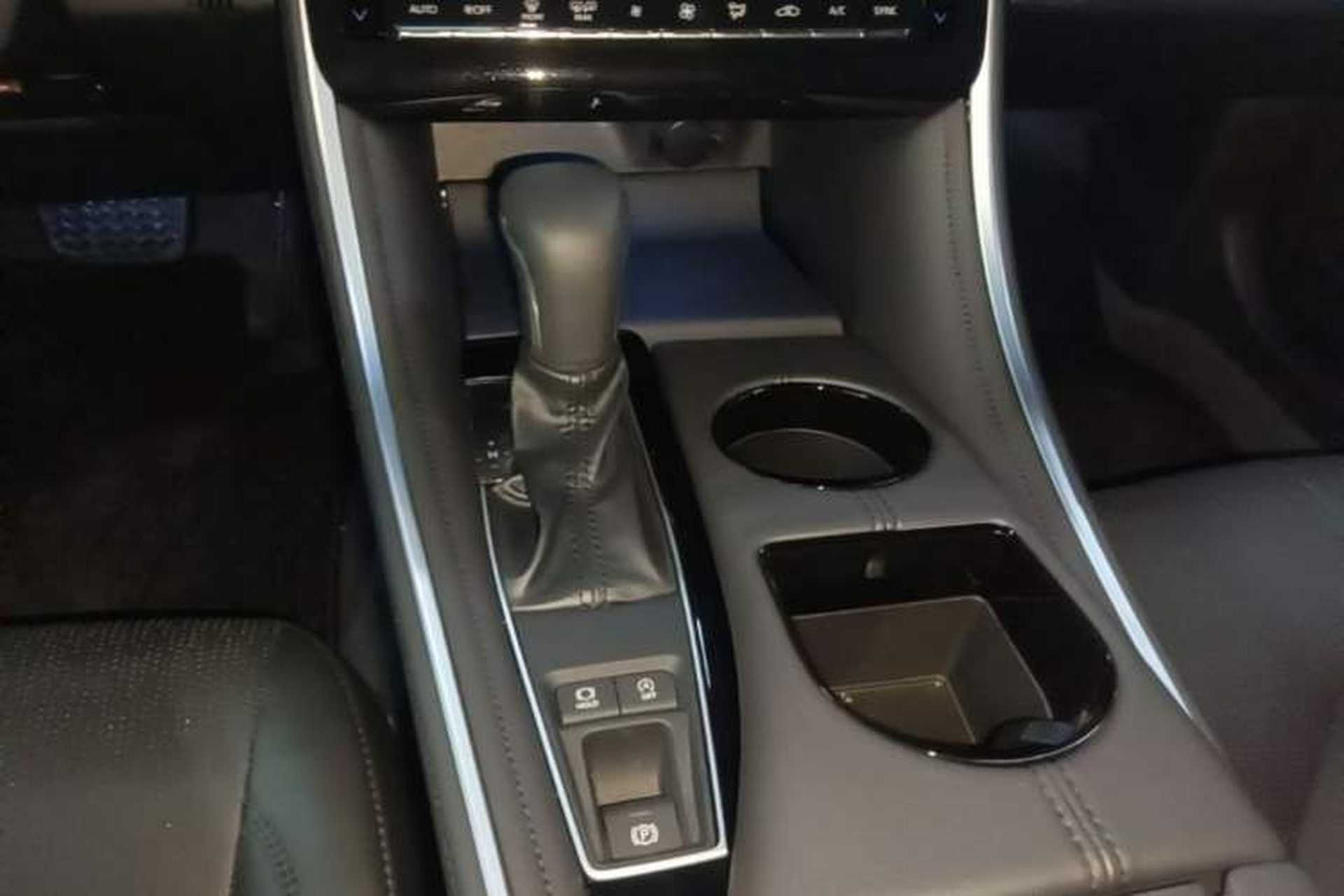 Used Toyota Avalon 2023 2.0L Luxury Edition Gear Lever