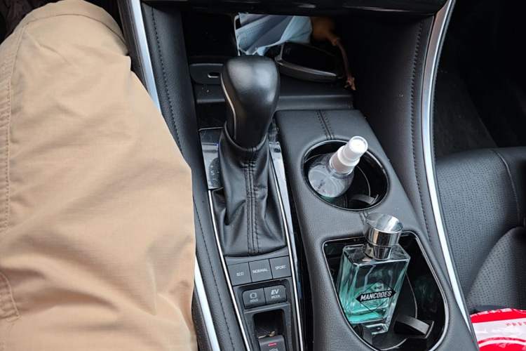Used Toyota Avalon 2023 Dual-Engine 2.5L Luxury Edition Gear Lever