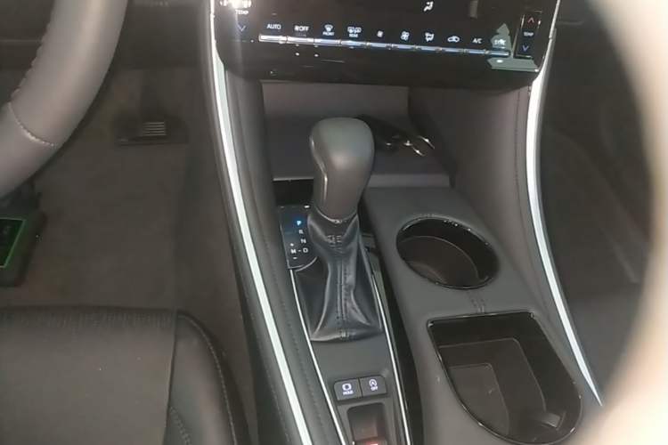Used Toyota Avalon 2023 2.0L Luxury Edition Gear Lever
