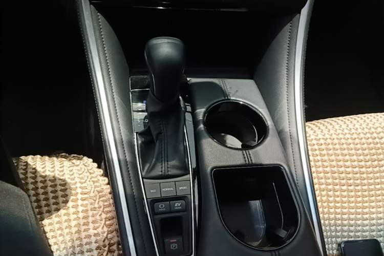 Used Toyota Avalon 2023 Dual-Engine 2.5L Luxury Edition Gear Lever