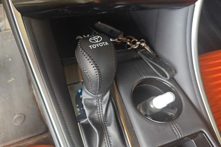 Used Toyota Avalon 2023 2.5L Luxury Edition Gear Lever