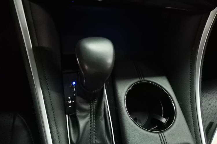 Used Toyota Avalon 2023 2.0L Premium Edition Gear Lever
