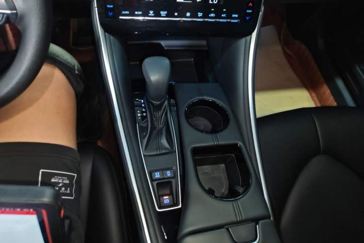 Used Toyota Avalon 2023 2.0L Progressive Edition Gear Lever
