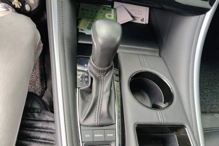 Used Toyota Avalon 2023 Dual-Motor 2.5L Progressive Edition Gear Lever