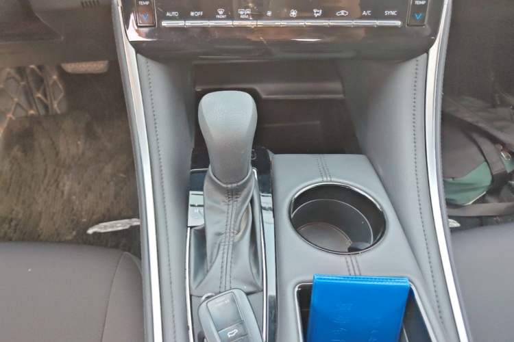 Used Toyota Avalon 2023 2.0L Progressive Edition Gear Lever