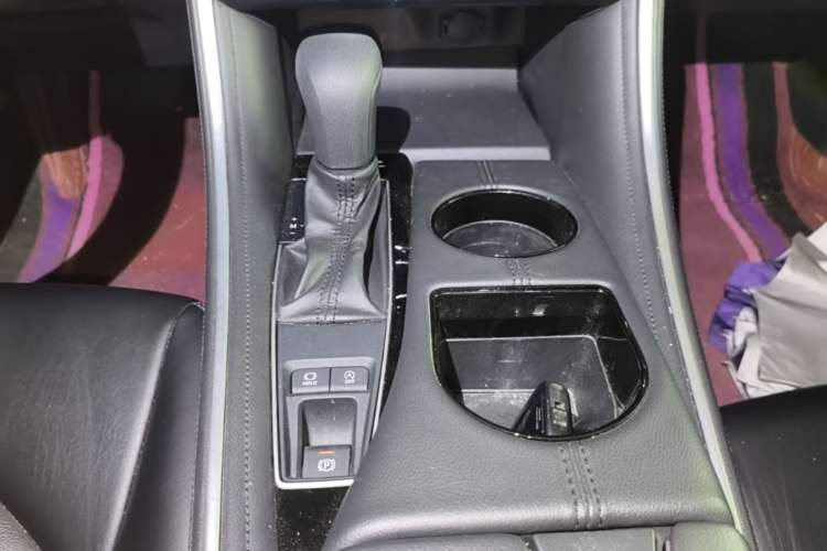 Used Toyota Avalon 2023 2.0L Progressive Edition Gear Lever