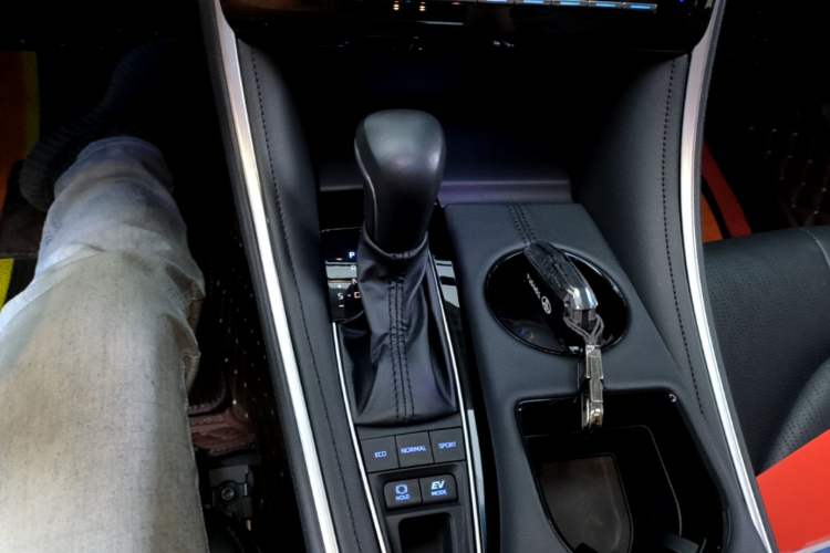 Used Toyota Avalon 2023 Dual-Engine 2.5L Luxury Edition Gear Lever