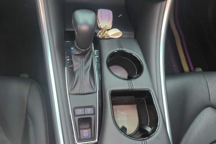 Used Toyota Avalon 2023 2.0L Luxury Edition Gear Lever