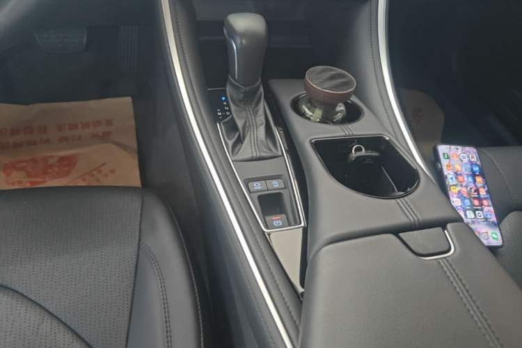 Used Toyota Avalon 2023 2.0L Premium Edition Gear Lever