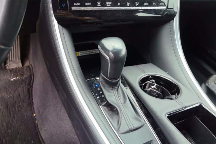 Used Toyota Avalon 2023 2.0L Luxury Edition Gear Lever