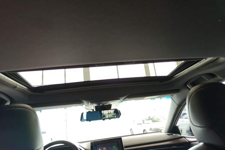 Used Toyota Avalon 2023 2.0L Premium Edition Headliner