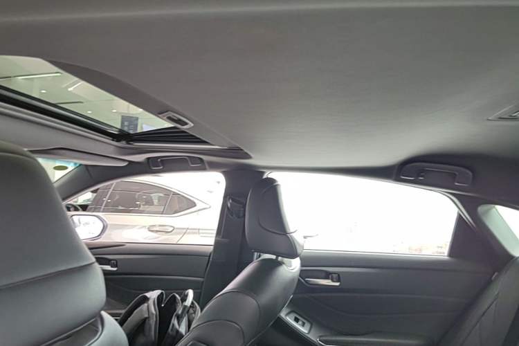 Used Toyota Avalon 2023 2.5L Luxury Edition Headliner