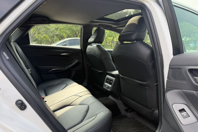 Used Toyota Avalon 2023 2.0L Luxury Edition Interior 10