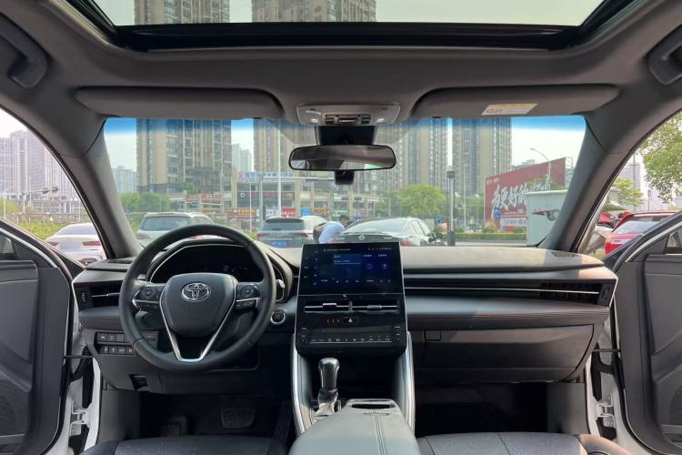 Used Toyota Avalon 2023 2.0L XLE Deluxe Edition Interior 2