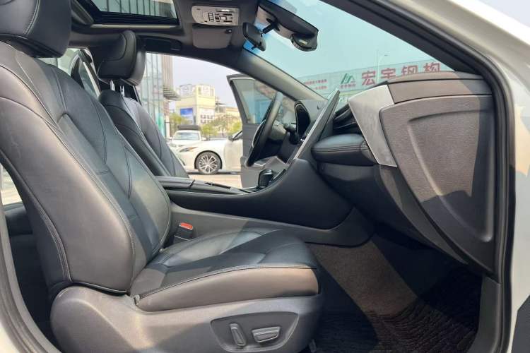 Used Toyota Avalon 2023 2.0L XLE Deluxe Edition Interior 3