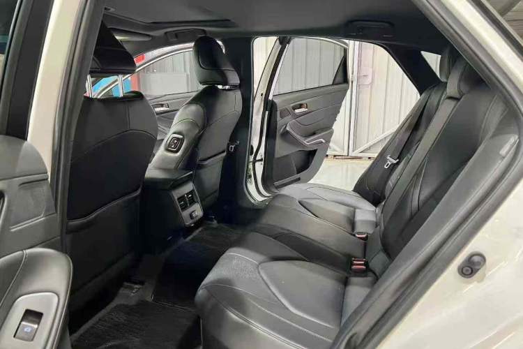 Used Toyota Avalon 2023 Dual-Engine 2.5L Luxury Edition Interior 4