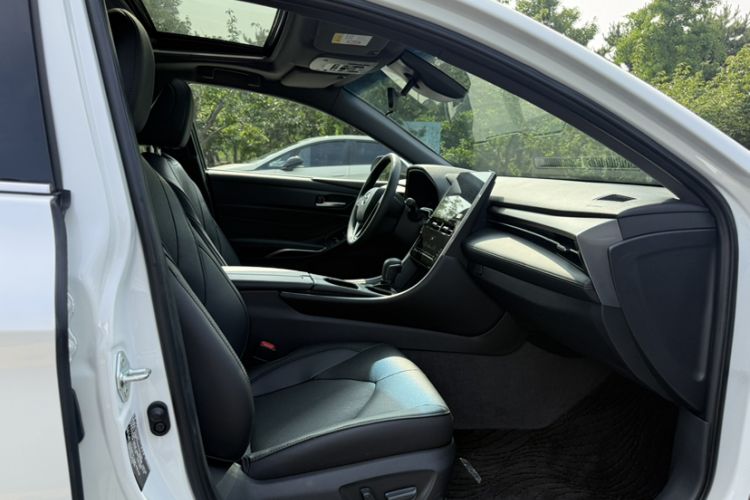 Used Toyota Avalon 2023 2.0L Luxury Edition Interior 9