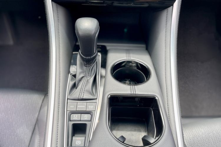 Used Toyota Avalon 2023 2.5L Luxury Edition Interior 9