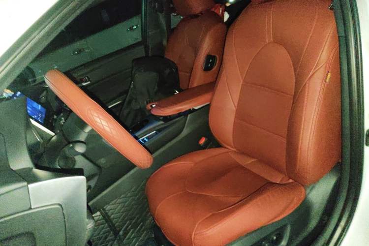 Used Toyota Avalon 2023 Dual-Engine 2.5L Luxury Edition Left Front Seat