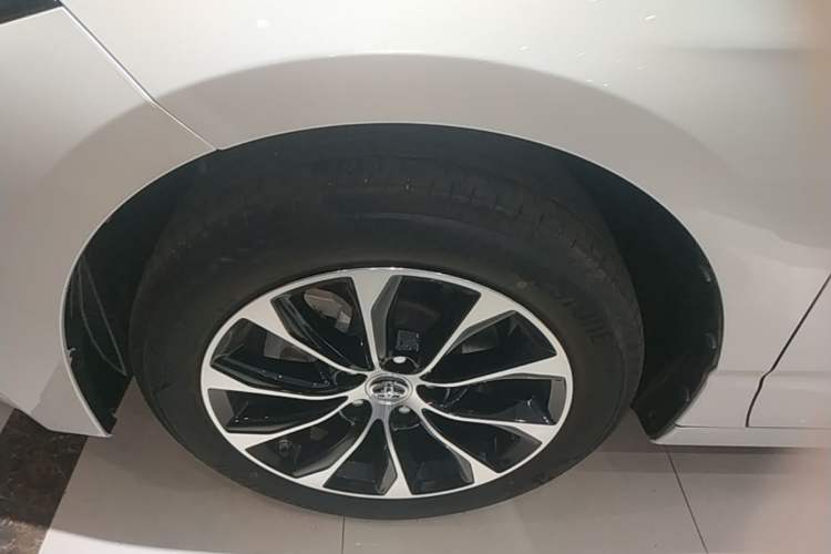 Used Toyota Avalon 2023 2.0L Luxury Edition Left Front Wheel Hub