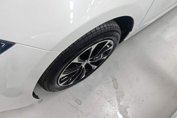 Used Toyota Avalon 2023 2.0L Progressive Edition Left Front Wheel Hub