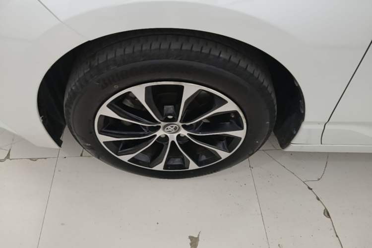 Used Toyota Avalon 2023 2.5L Luxury Edition Left Front Wheel Hub
