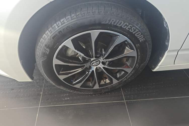 Used Toyota Avalon 2023 2.0L Premium Edition Left Front Wheel Hub