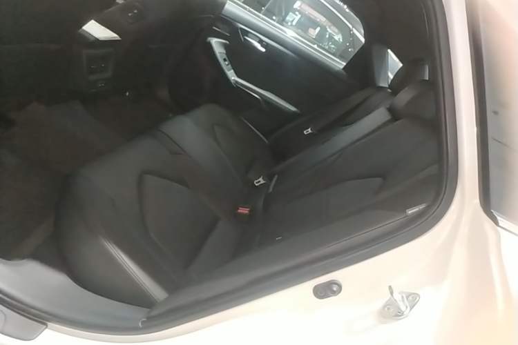 Used Toyota Avalon 2023 2.0L Luxury Edition Left Rear Seat