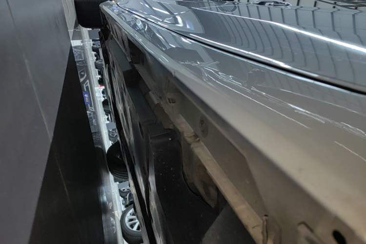 Used Toyota Avalon 2023 Dual-Engine 2.5L Luxury Edition Left Side Sill