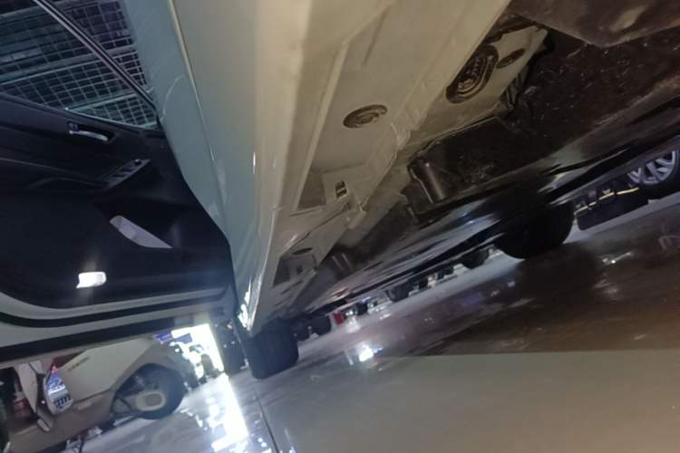 Used Toyota Avalon 2023 2.0L Luxury Edition Left Side Sill