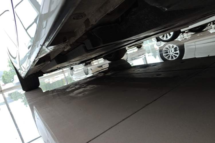 Used Toyota Avalon 2023 2.0L Premium Edition Left Side Sill