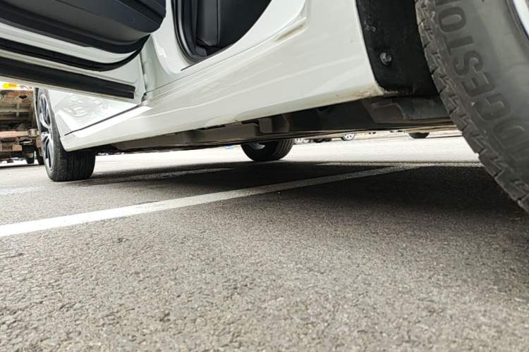 Used Toyota Avalon 2023 2.0L Luxury Edition Left Side Sill