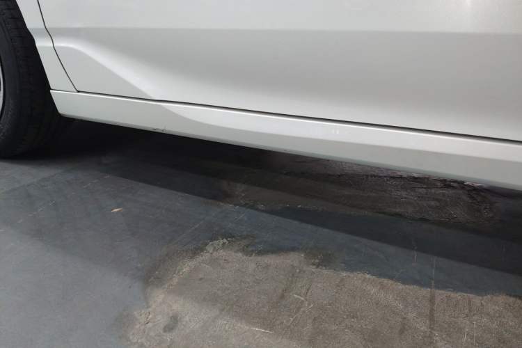 Used Toyota Avalon 2023 Dual-Engine 2.5L Luxury Edition Left Side Sill
