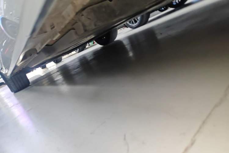 Used Toyota Avalon 2023 2.0L Progressive Edition Left Side Sill